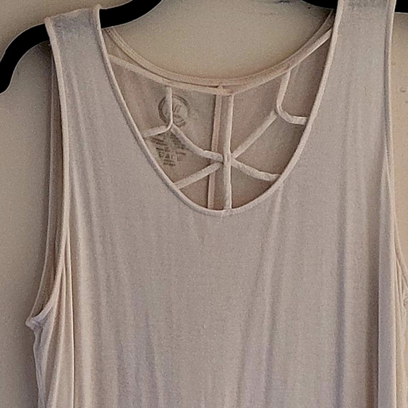 Sleeveless Hi-Low Top - Picture 2 of 2